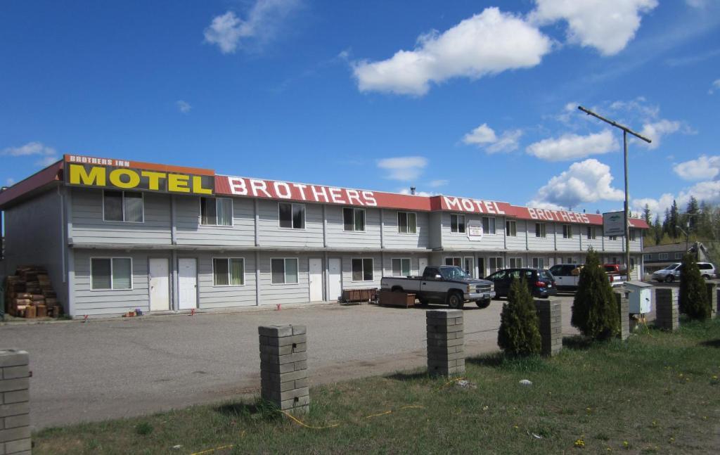 Brothers Inn Motel Принс-Джордж Экстерьер фото